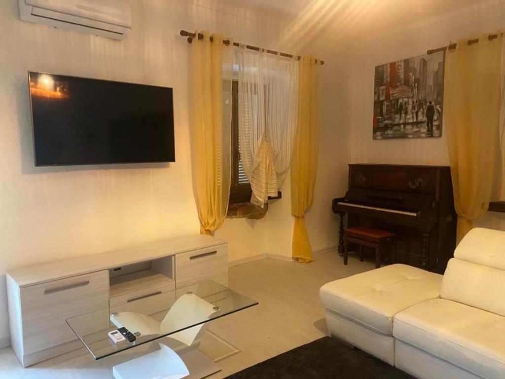 White Appartament Bagnolo Piemonte Екстериор снимка